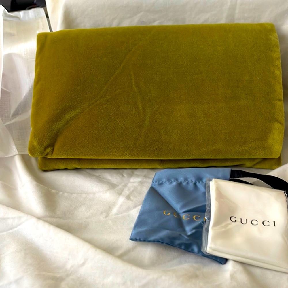 Chartreuse Gucci eyeglasses clutch w/ cleaning cloth + pouch for cleaning cloth